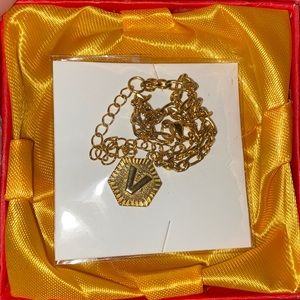 10K Gold Letter Anklet - V
